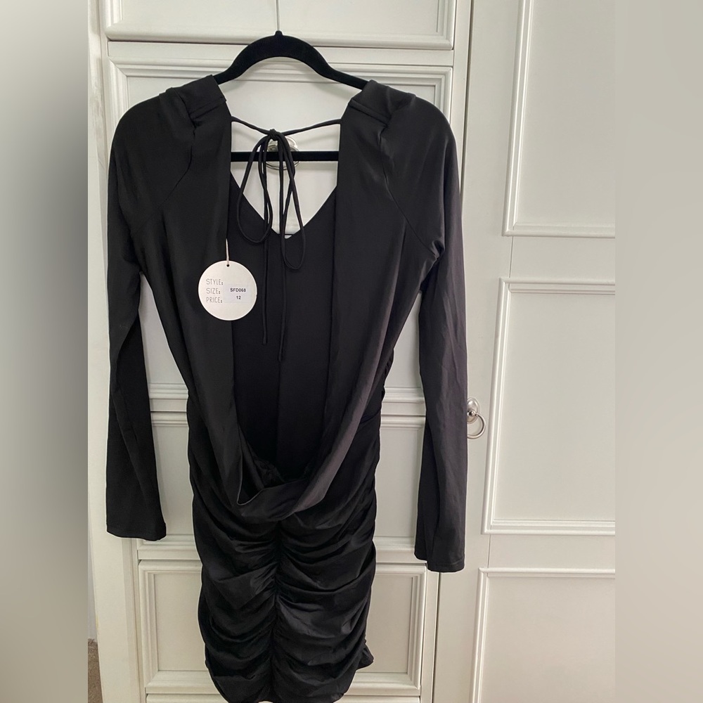 Xenia -Sundays-Black-NWT-Dress-Open Back-Mini- Bodycon-Fully Lined-Size 8